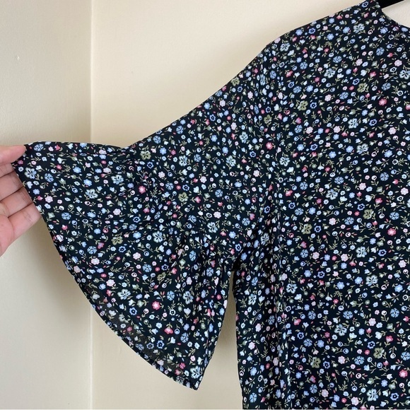 Bundle of 2 Medium Ditsy Floral Blouse - Picture 4 of 11